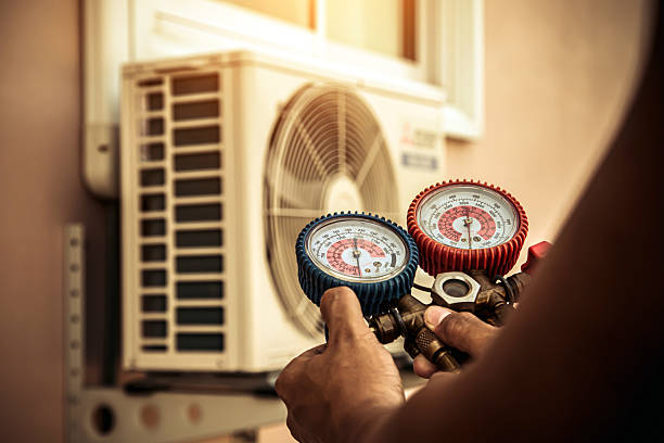 Professional Hvac technician working in Lynnfield, MA